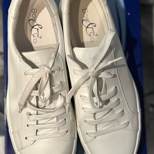 Platform sneakersBos. & Co. White Sneakers Minimalist Design